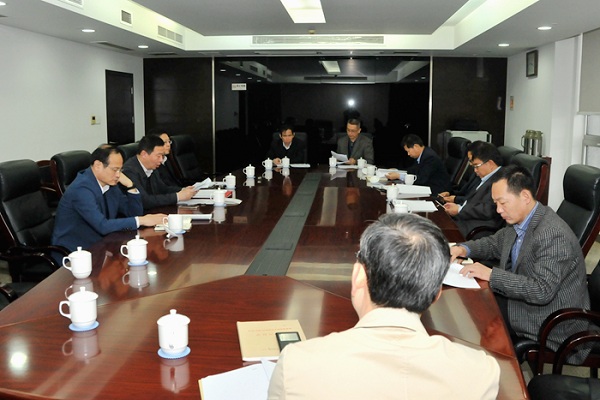 省住房城鄉建設廳黨組書記顧小平主持召開廳黨組會議，專題學習黨的十八屆六中全會精神